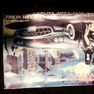 Elvira Macabre Mobile Model Kit